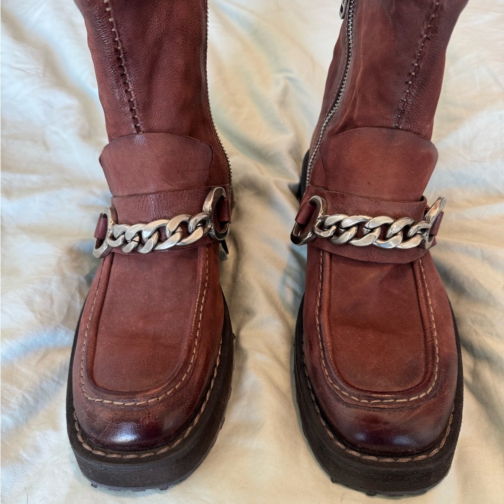 A.S. 98 size 40 NWOT Burgundy/cinnamon ankle boot with chain detail
